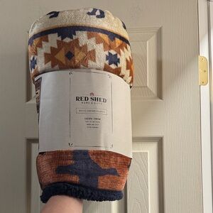 Red Shed Vintage Classic Sherpa Throw Blanket - Multicolor